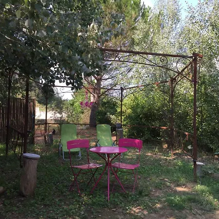 Guest house Roulotte Aux Peupliers La Tour-d'Aigues